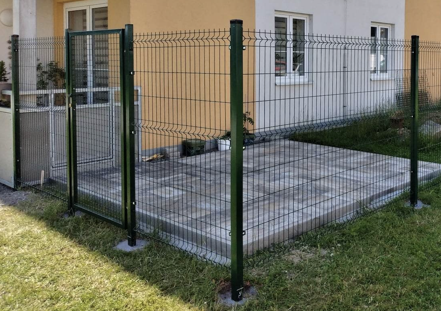 3D Plotové panely u panelového domu